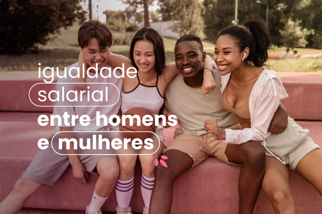 Quatro pessoas abraçadas em um parque. Elas estão sentadas e se apertando umas contra as outras. No título da imagem 'igualdade salarial entre homens e mulheres'.