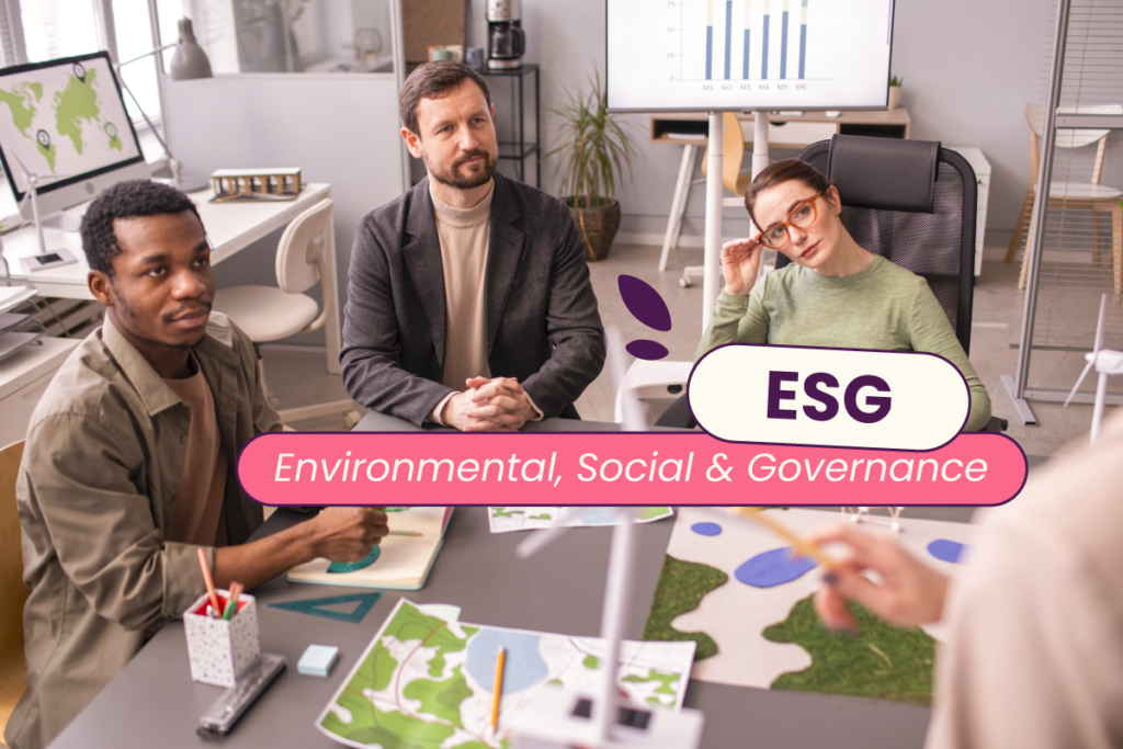 Quatro pessoas reunidas numa sala de reunião. "ESG: environmental; social & governance" é o título.