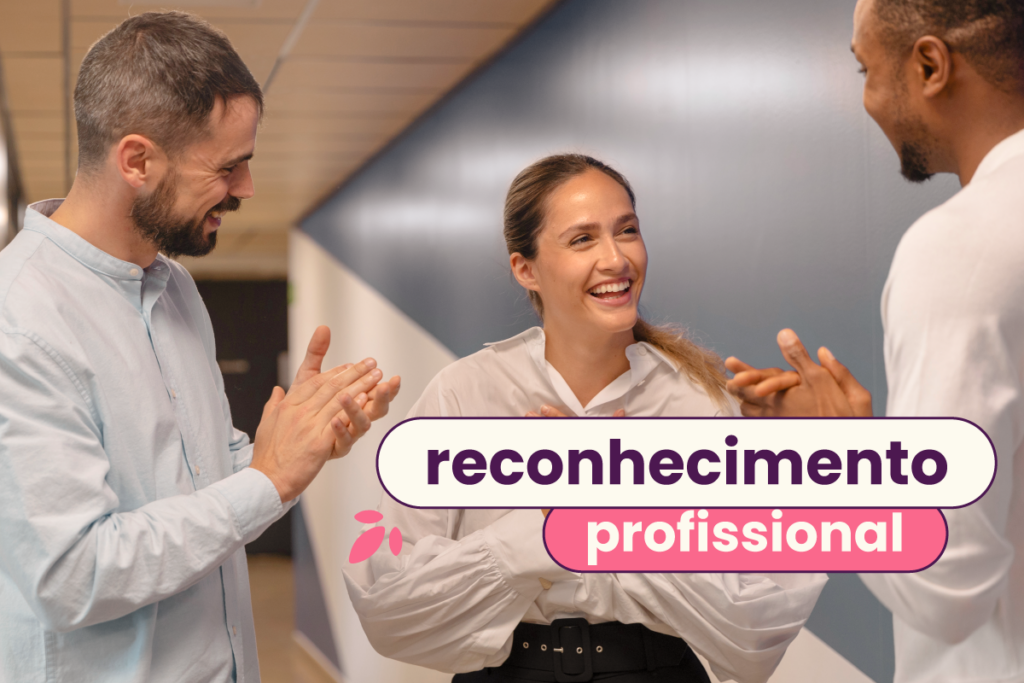 Funcionários aplaudindo uma colega. No título: "reconhecimento de funcionários".