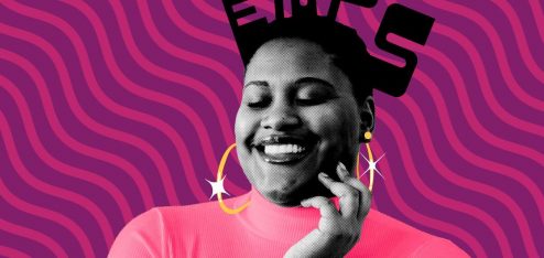 mulher sorrindo com mão apoiada no rosto e escrito "ENPS" acima de sua cabeça