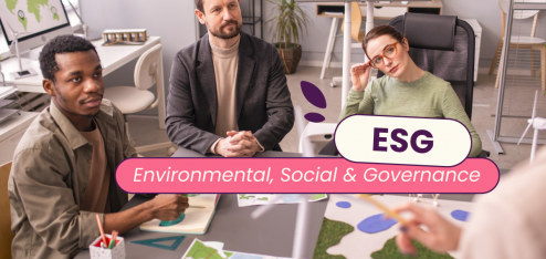 Quatro pessoas reunidas numa sala de reunião. "ESG: environmental; social & governance" é o título.