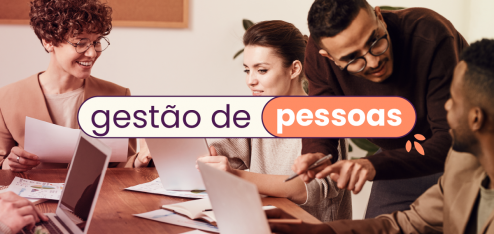 Quatro pessoas conversando em volta de uma mesa. No título: "gestão de pessoas".