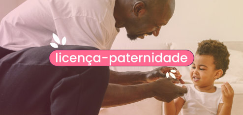 Um pai e um filho na imagem de fundo. No centro, o título 'licença-paternidade'.