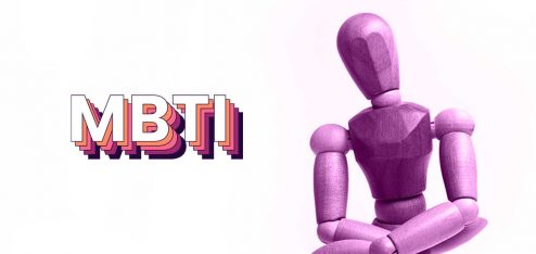 Boneco de madeira articulável ao lado do texto "mbti".