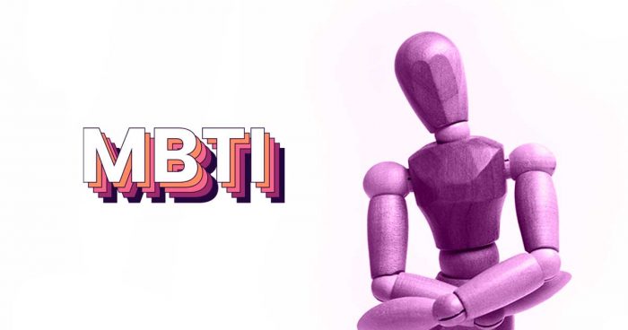 Boneco de madeira articulável ao lado do texto "mbti".